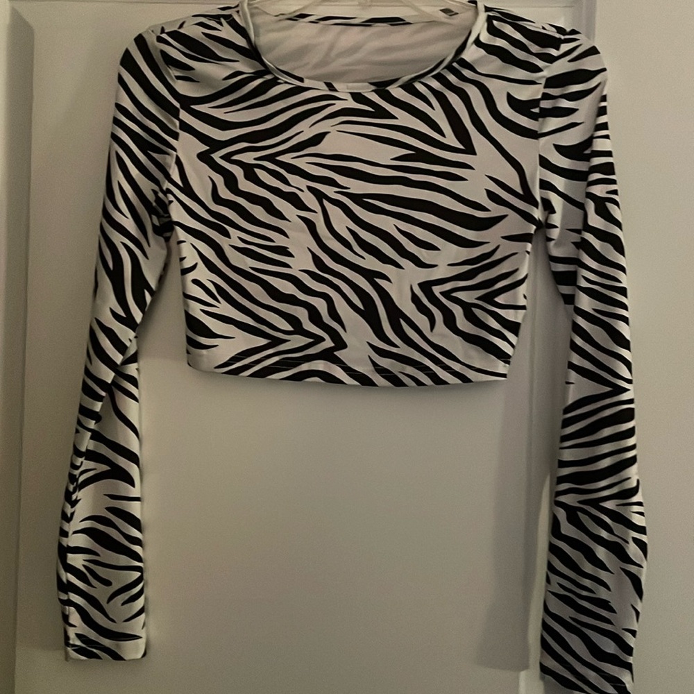 SHEIN XS Top $10 blk/white excellent condition